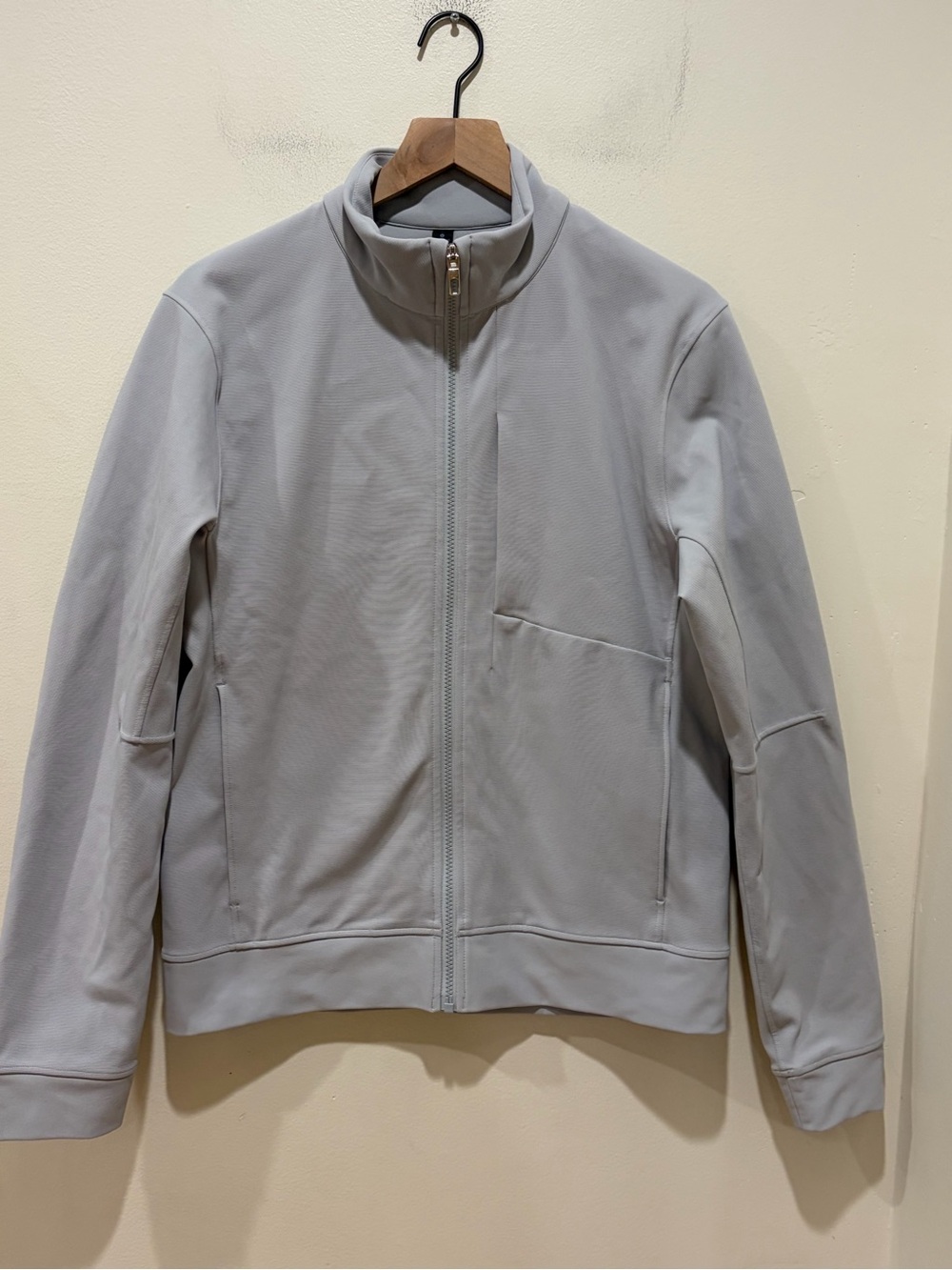 Lululemon Sojourn Light Grey Jacket - Men’s Size Medium - Zippered Pockets